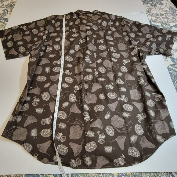 Outfitters Roundtree & Yorke Shirt, Men XL, Brown Fly-Fishing Print, EUC - Picture 10 of 11